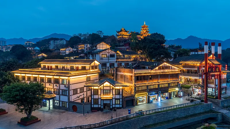 Diplomáticos de diversos países visitan el municipio de Chongqing para conocer su riqueza cultural