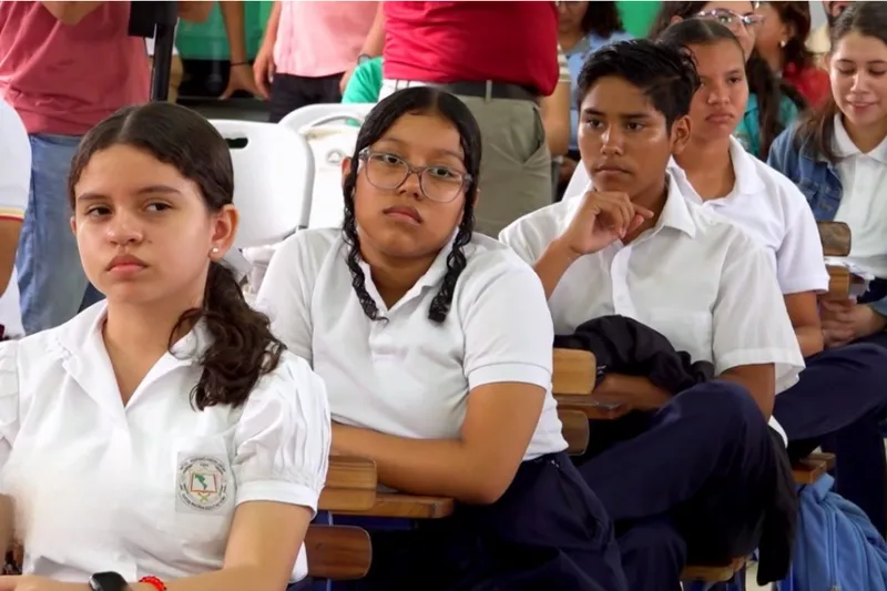Fortalecen aprendizajes y mejoran infraestructura de centros escolares