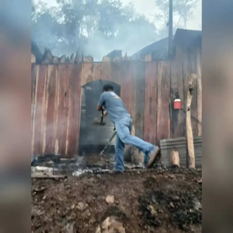Cortocircuito deja sin casa a familia en San Dionisio