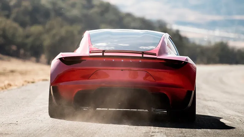 Para sorpresa de nadie, Elon Musk vuelve a retrasar la presentación del coche eléctrico que Tesla lleva anunciando más de 10 años