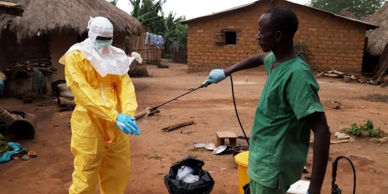 El ébola supera la barrera de los 2.000 decesos en este país africano