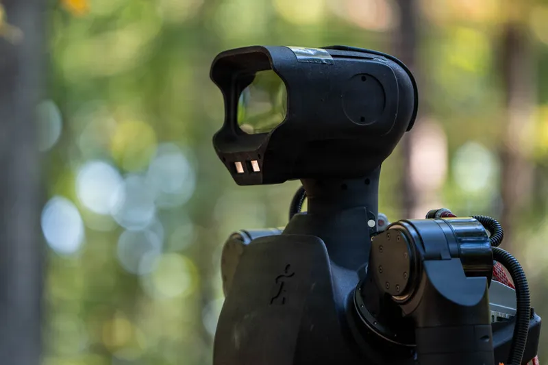 Los robots humanoides empiezan a entrar en los planes militares de EEUU. Alex es uno de los primeros candidatos