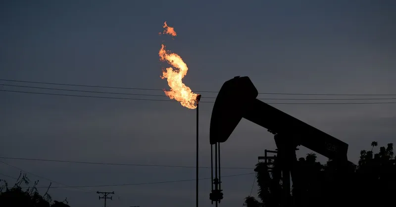 El petróleo se dispara tras el cierre de un oleoducto saudí