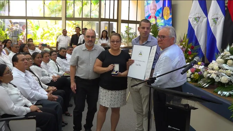 Otorgan póstumamente orden Rubén Darío a Coleen Littlejohn (q.e.p.d)