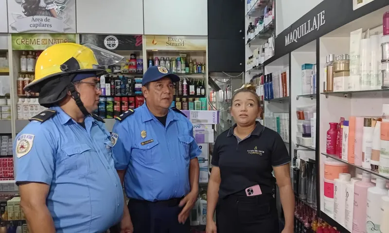 Bomberos inspeccionan tramos del mercado Roberto Huembes
