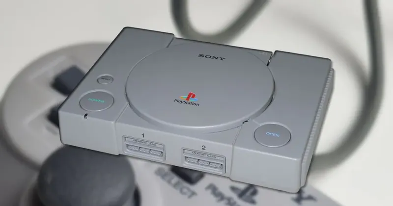 Así era el PlayStation PUGA, un control que iba a integrar un PS1 completo en su interior, pero que Sony canceló por un desacuerdo
