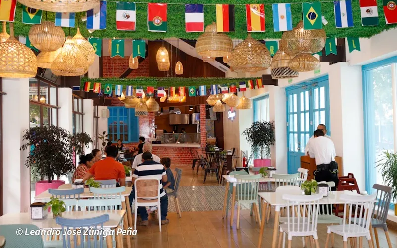 Familias disfrutan de Las 4 Esquinas y La Casona