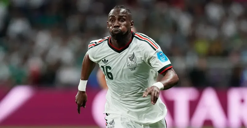 Del Mundial para el mundo porque Julián Quiñones sigue imparable y vacuna al Al Shabab