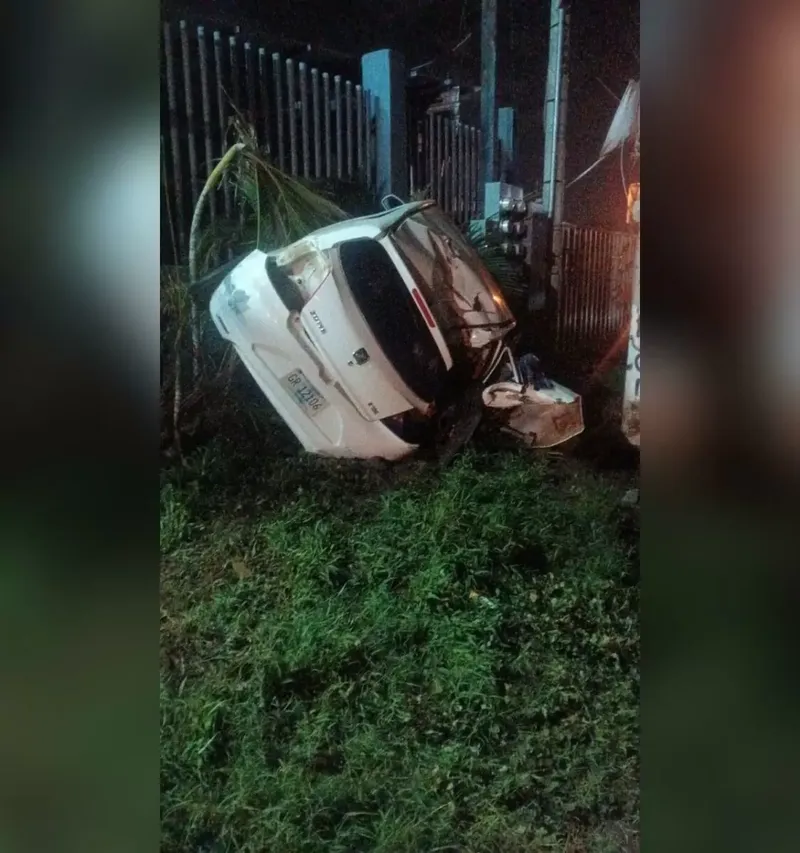 Conductor ebrio deja 3 lesionados al volcarse en Veracruz, Nindirí