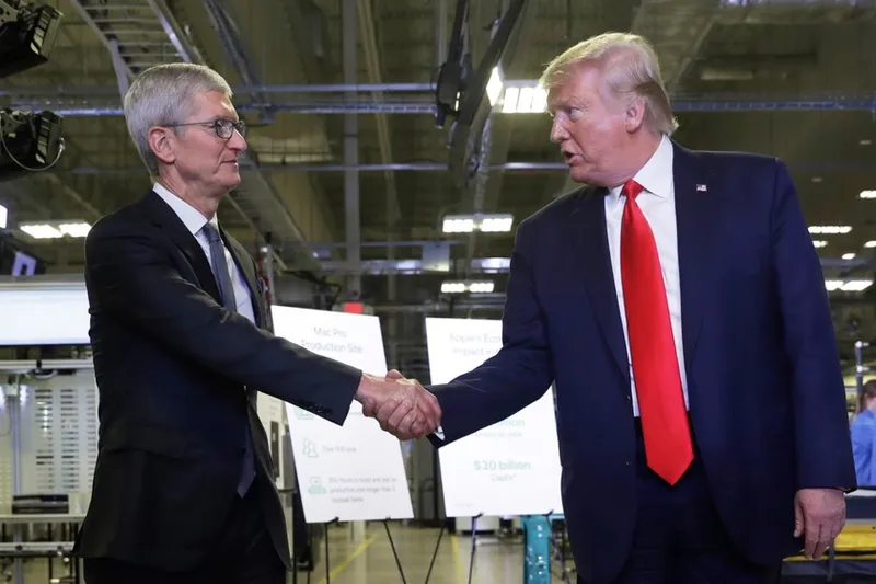 "Tuvimos que traer a gente de China en avión para solucionarlo", un ingeniero de Apple relató el "fiasco" de la fábrica de Texas de la que presumió Trump