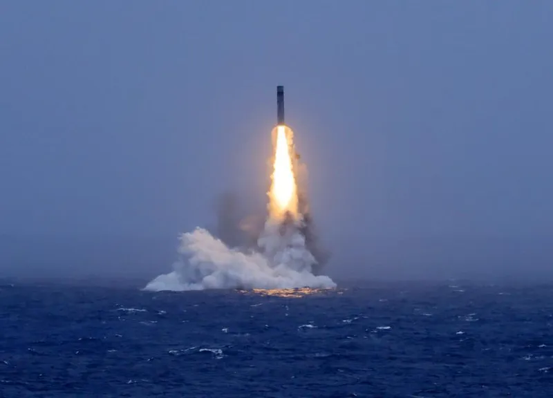 Notificación anticipada de China sobre prueba de lanzamiento de misil desde submarino muestra apertura y transparencia, señala portavoz