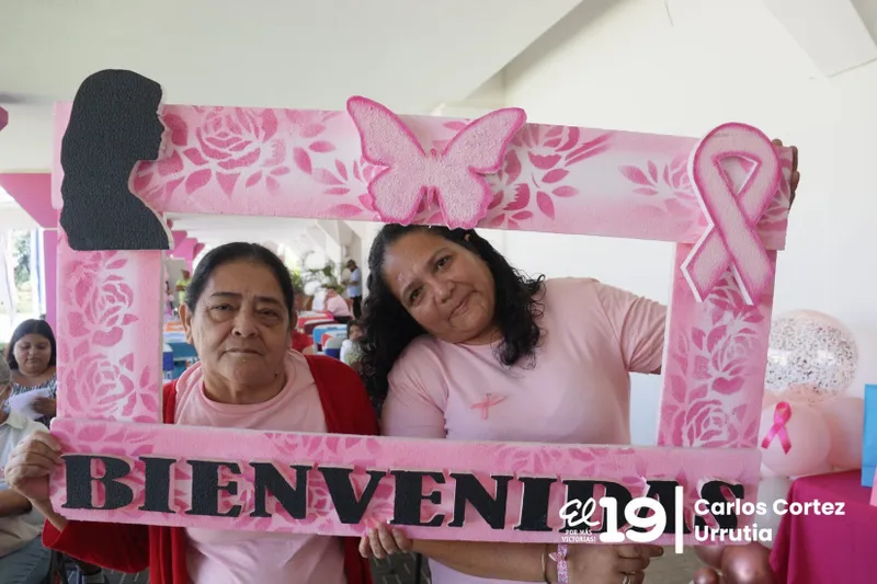 Más de 150 mujeres se unen contra el cáncer de mama