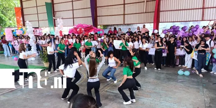 Jóvenes promueven el cuidado ambiental en certamen Reina de la Madre Tierra