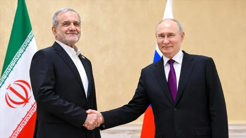 Pezeshkian a Putin: Somos capaces de resolver problemas de la región sin EEUU