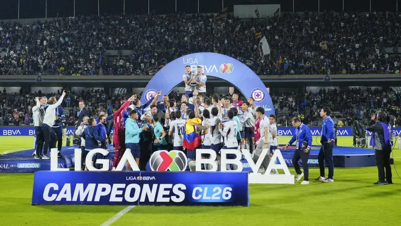 Cruz Azul con inocente comentario reafirma su paternidad sobre Pumas en CU