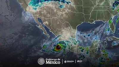 El huracán Simon baja a categoría 2 frente a la costa oeste de México y deja un fallecido
