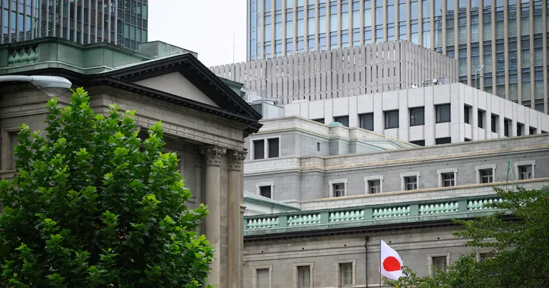 El yen reduce sus pérdidas tras reporte de una posible intervención del Banco de Japón