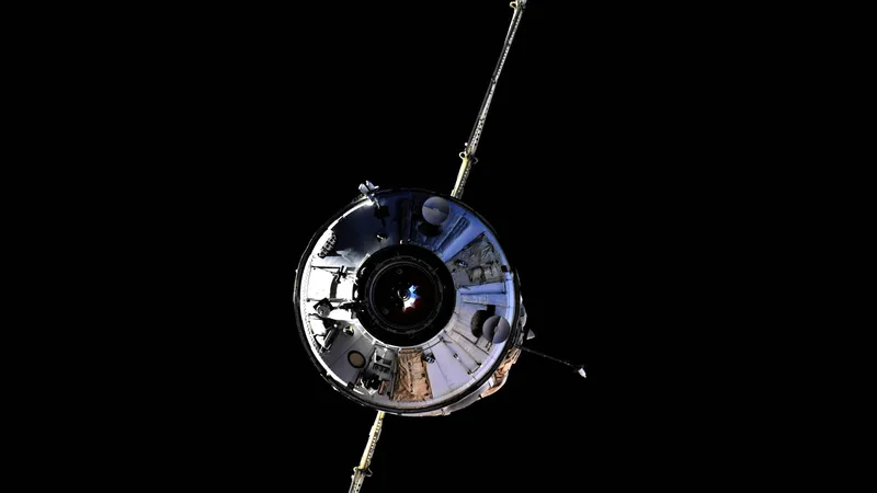 Más de 2,4 toneladas de suministros para la estación orbital: así se produjo el acoplamiento de la Progress MS-35 con la EEI