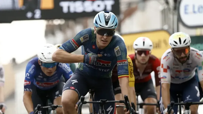 Tim Merlier impone su ley en un accidentado sprint