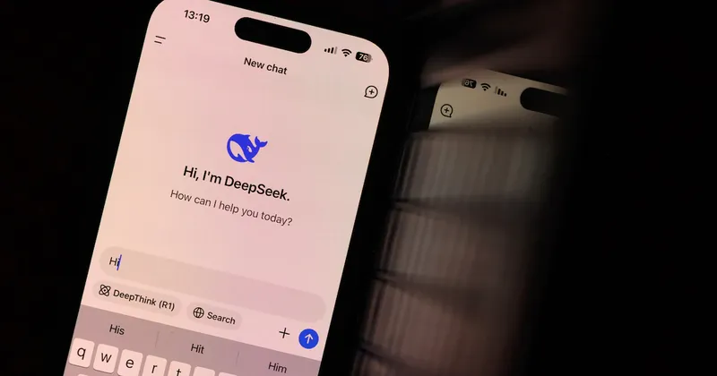 DeepSeek libera software con el que busca abaratar su IA: qué es DeepInfer y qué cambia para las empresas