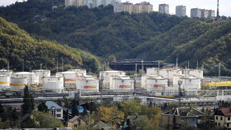Kiev viola la tregua energética al atacar dos refinerías en Rusia, denuncia Moscú