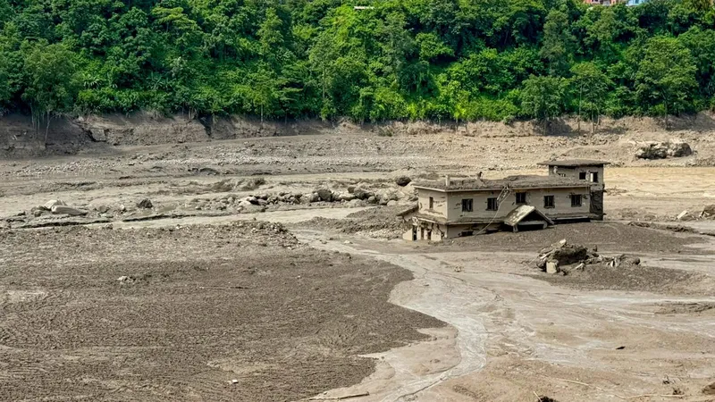 Cancillería descarta que haya mexicanos afectados por inundaciones en Nepal