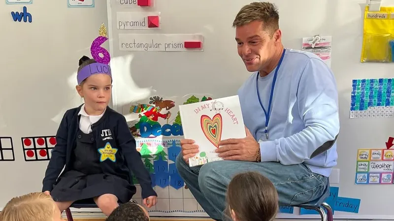 Ricky Martin recorre Belgrado de la mano de su hija Lucía