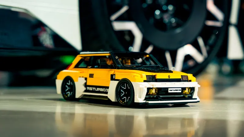 El Renault 5 Turbo 3E de LEGO arrasa y está cerca de llegar a producción: ha conseguido en 44 días lo que podía tardar casi 3 años