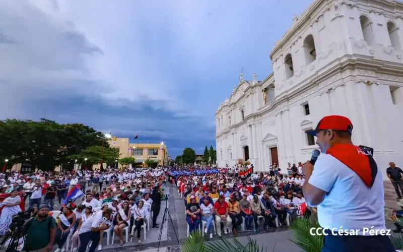 Con caminata y desfile celebran el 47/19 de la Liberación de León
