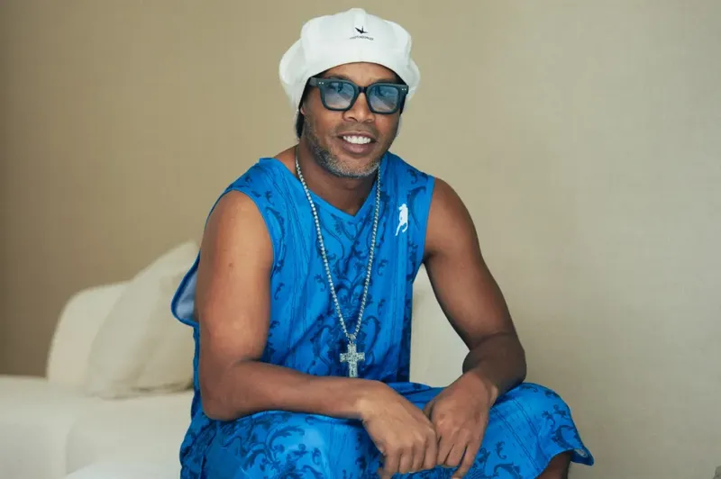 Ronaldinho se une a Sean Paul y más para primer álbum estelar de ‘Camisa 10’ bajo su nuevo sello, Tu Música