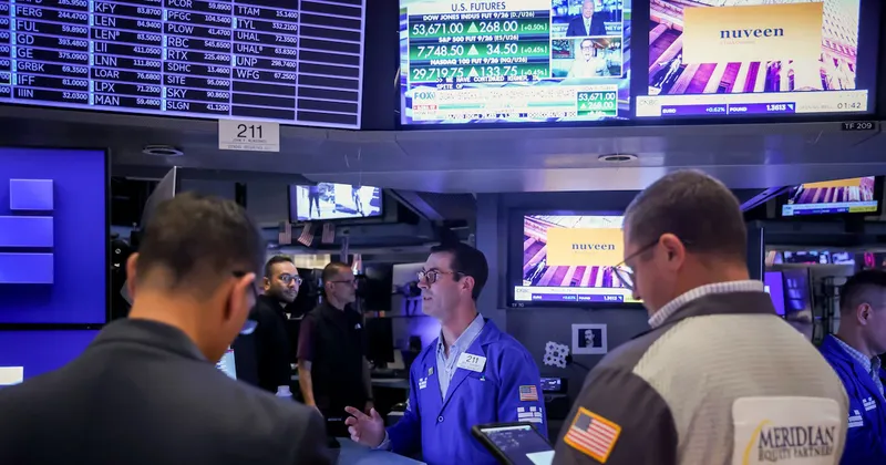 Wall Street cae tras dato de inflación de EE.UU. mientras el mercado espera reporte de Nvidia