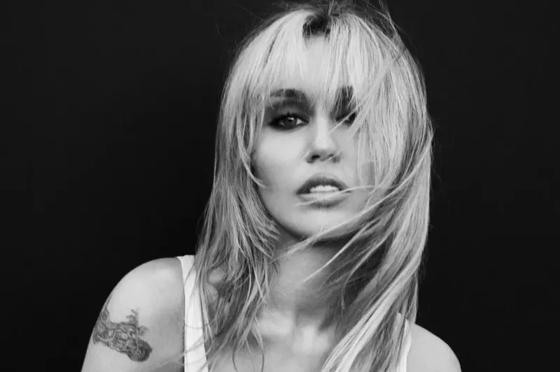 Miley Cyrus anuncia ‘vulnerable’ nuevo álbum ‘Bass Persuades’ y conciertos en el Hollywood Bowl