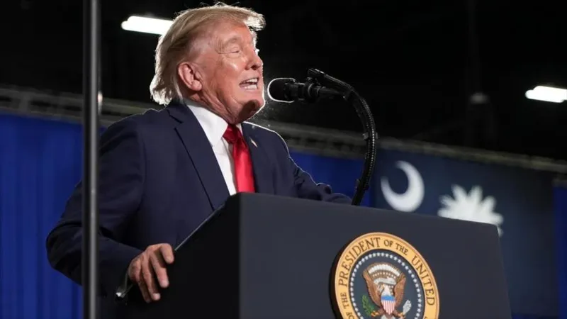 Alegato de Trump en campaña electroal: el estrecho de Ormuz es territorio de EEUU