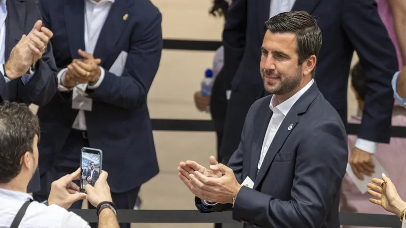 Riquelme: "Esto no solamente son unas elecciones normales del Real Madrid, es probablemente el referéndum"