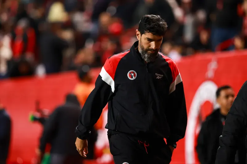 Sebastián Abreu aconseja a Gilberto Mora ante su inminente salida