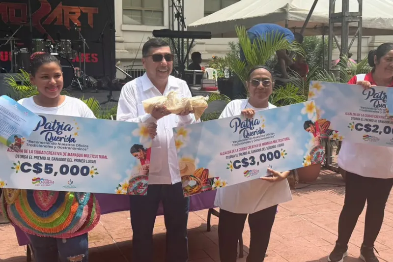 Emprendedores exponen su creatividad y tradiciones en feria “Patria Querida”