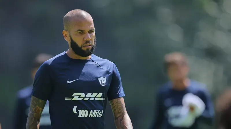 Pumas le gana la guerra legal a Dani Alves en Europa y cobrará una fortuna por incumplimiento
