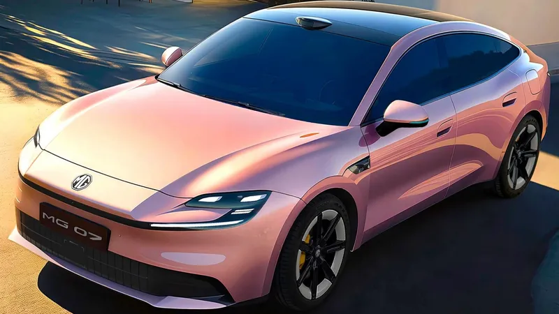 16.300 € y hasta 845 km de autonomía: MG ataca a Tesla con su eléctrico más polémico