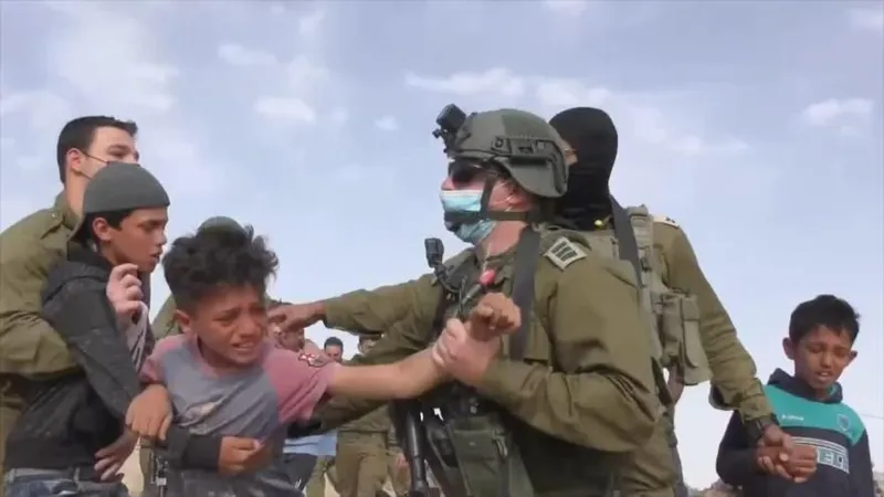 Niños palestinos, detenidos en Cisjordania y Gaza sin sus familias
