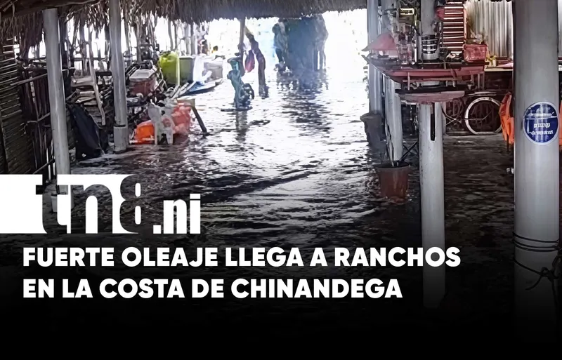 Mar avanza sobre zonas costeras de Chinandega por intenso oleaje
