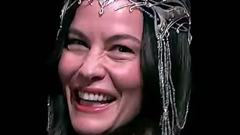 25 años después, Liv Tyler vuelve a colocarse la corona de la princesa Arwen de 'El señor de los anillos'