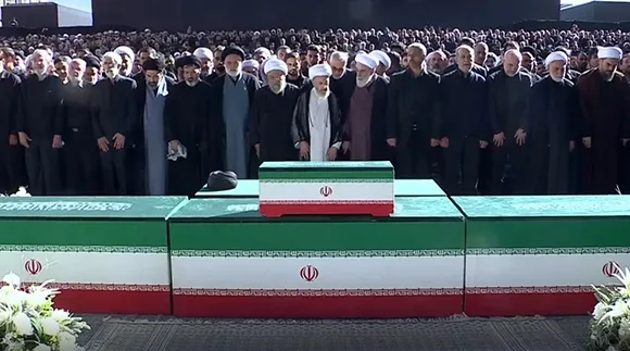 Millones de personas participan en funeral del ayatollah Ali Khamenei en Teherán