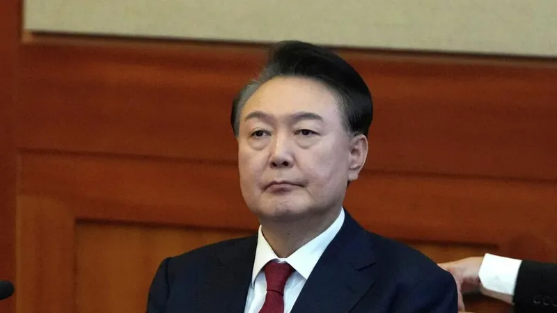Condenan al expresidente surcoreano a 30 años de prisión por ordenar incursión de drones en Pionyang