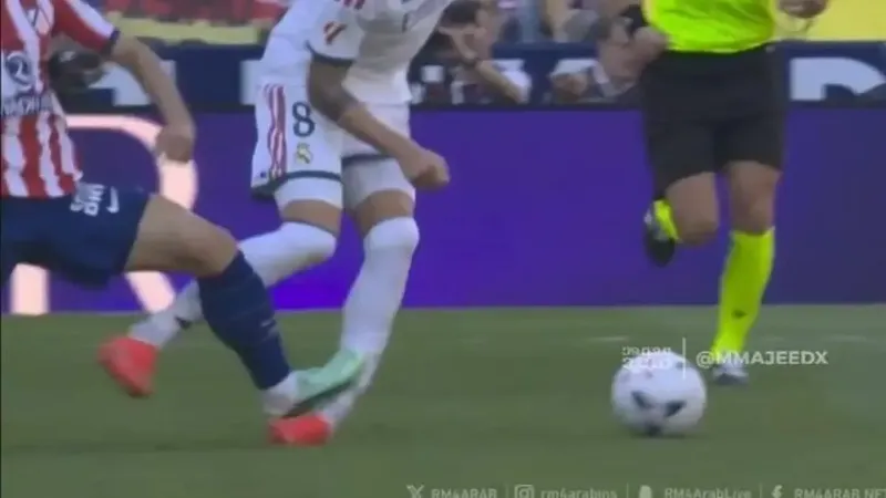 El Madrid pide la roja a Kang-in Lee por una dura entrada a Valverde