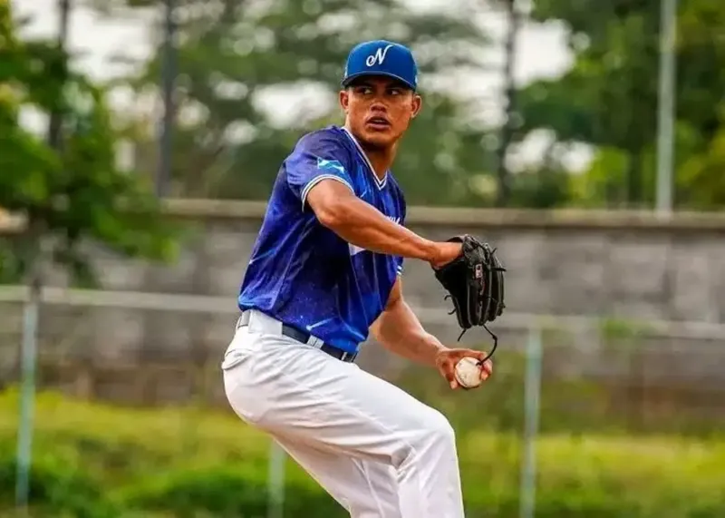 El rivense Danilo Bermúdez lidera ponches en Juegos Centroamericanos y del Caribe 2026