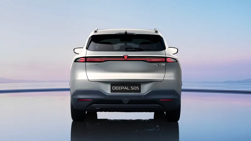 Changan rompe con su propia norma de solo coches eléctricos en Europa con un SUV híbrido de 1.200 km y menos de 34.000 €