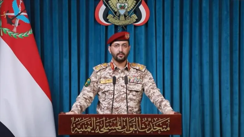 Yemen golpea un petrolero saudí en el mar Rojo y bombardea sus refuerzos