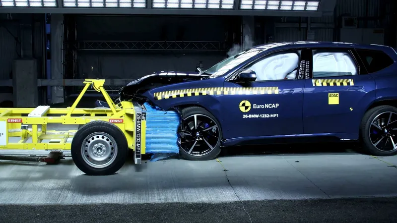 Euro NCAP puede endurecer todo lo que quiera las pruebas de seguridad: estos dos coches eléctricos ya han conseguido la puntuación máxima