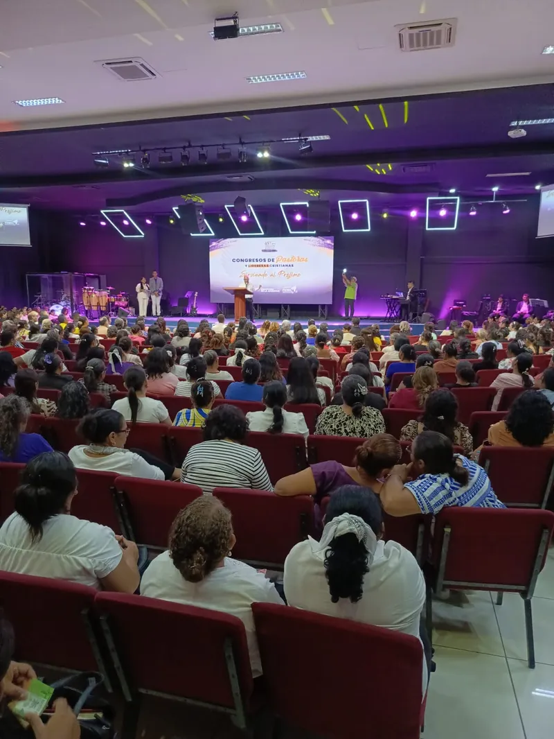 Congreso de Fe reúne a más de 600 pastoras en su 457 aniversario por traducción de la Biblia al castellano
