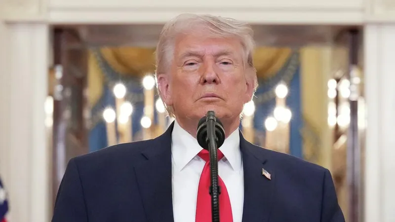 Fabricantes de autos estadounidenses producirán armas, asegura Trump